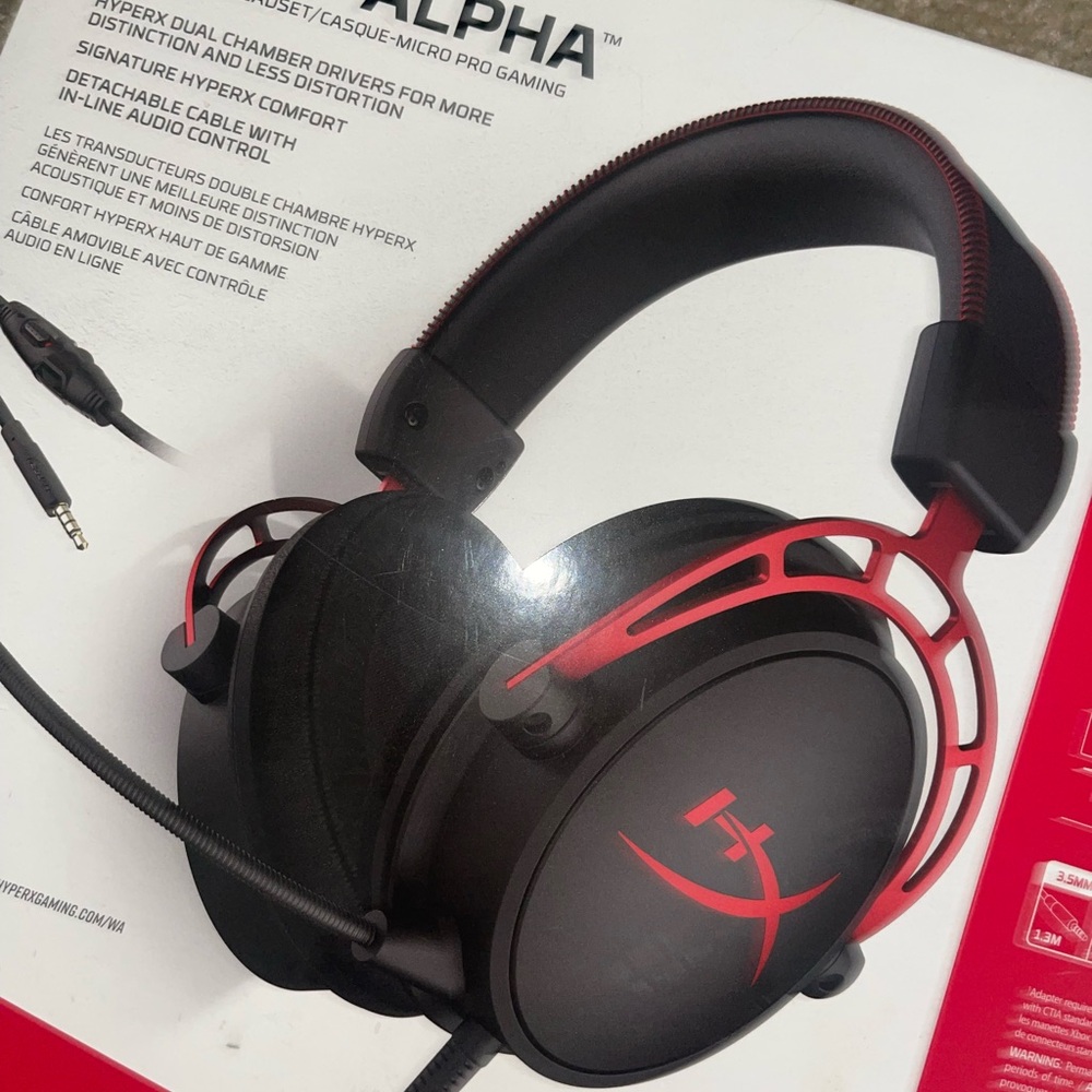Pre loved w/original box/packaging: HYPERX CLOUD ALPHA PRO GAMING HEADSET(WIRED)
